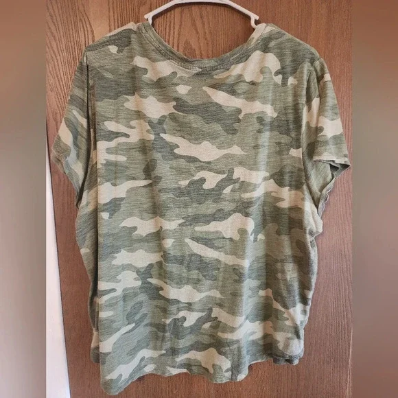 Old Navy Green Camouflage Tee - Picture 2 of 3